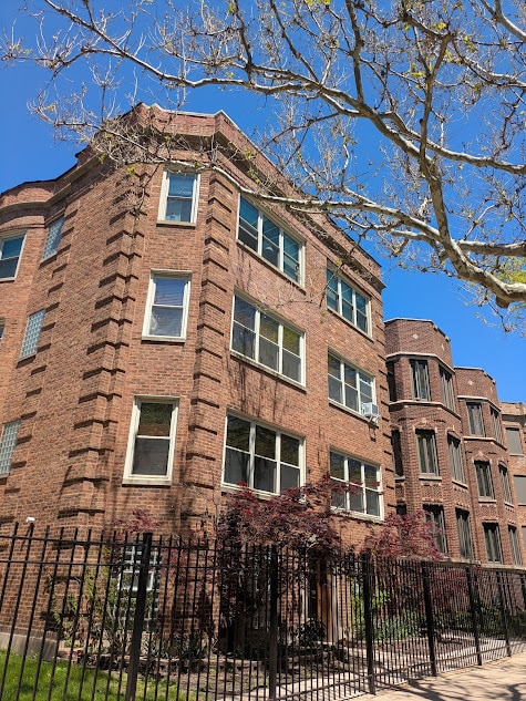 Building Photo - 828 W Agatite Ave