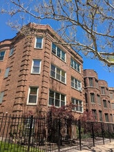 Building Photo - 828 W Agatite Ave