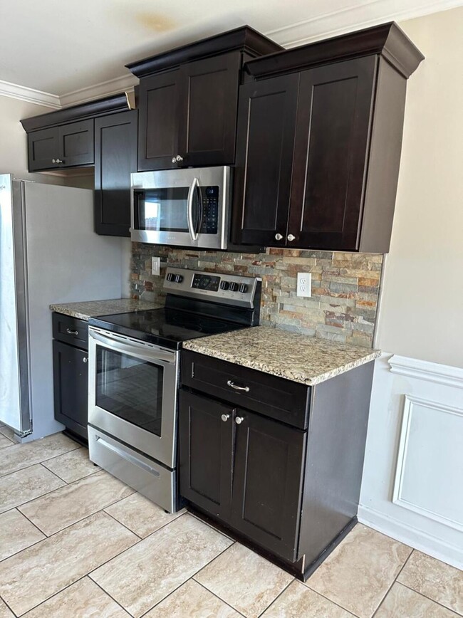 Building Photo - Bellvue Drive 14 (4 units)