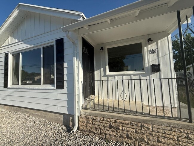 Building Photo - Charming Remodeled Bungalow Near Downtown ...