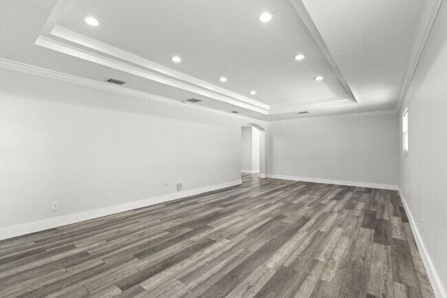 Foto del edificio - Home For Rent in Fortuna Park WITH A POOL!