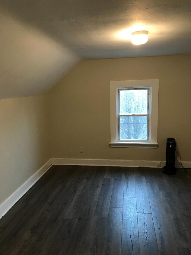 1 Bedroom: Newly installed flooring, newly painted walls, window overlooking a serene park in town. - 10 Valley St