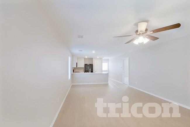 Building Photo - 911 Ponderosa Ln