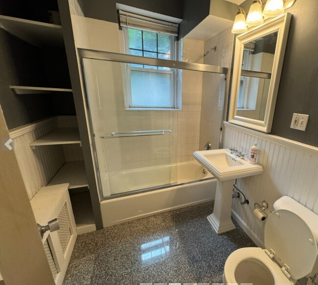 Foto del edificio - 1999 Commonwealth Ave