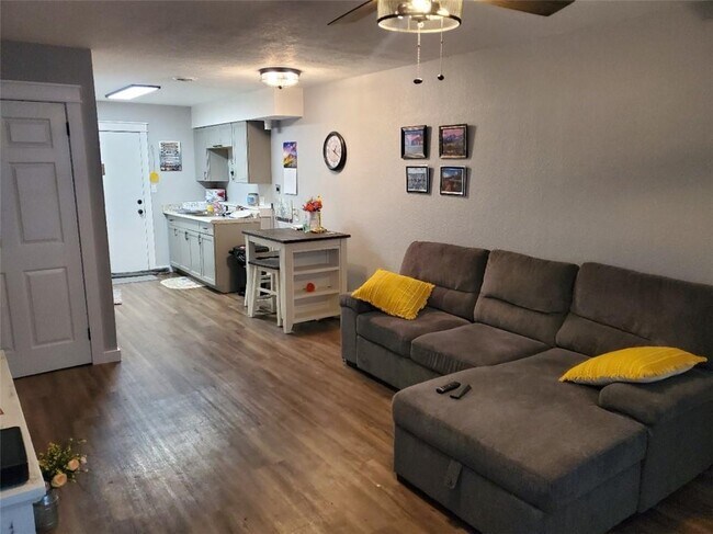 Foto del edificio - 722 S Oak Hill St