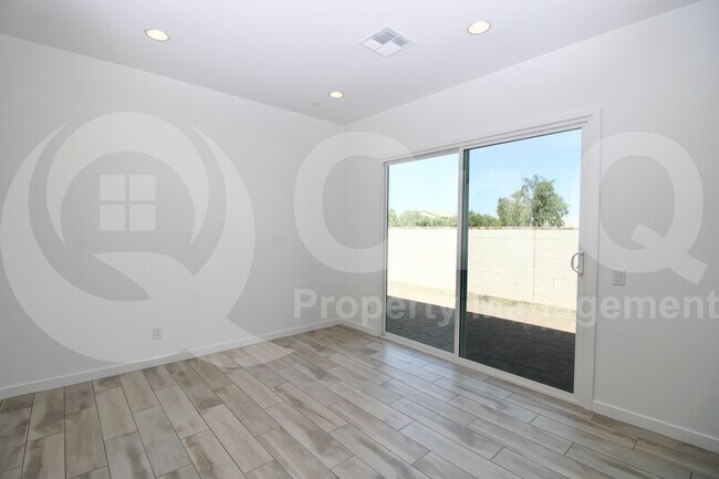 Foto del edificio - 3871 E Rainbow Dr