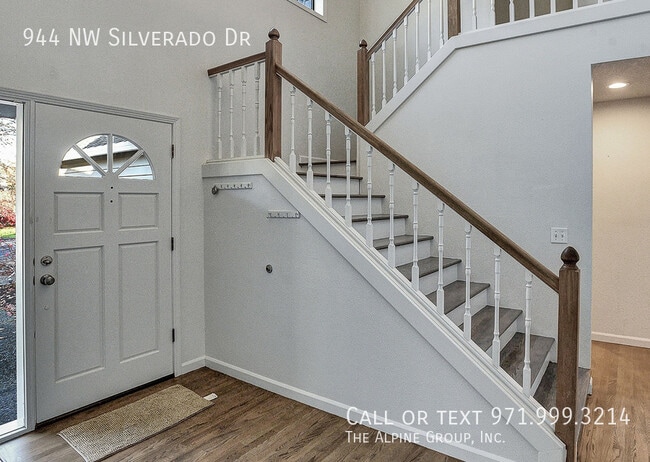 Building Photo - 944 NW Silverado Dr