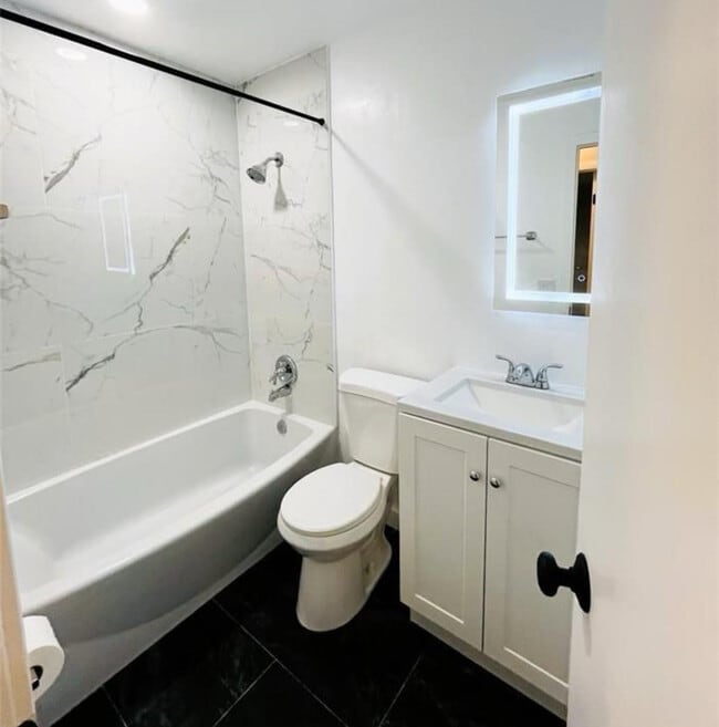 Building Photo - 47 SE 13th St