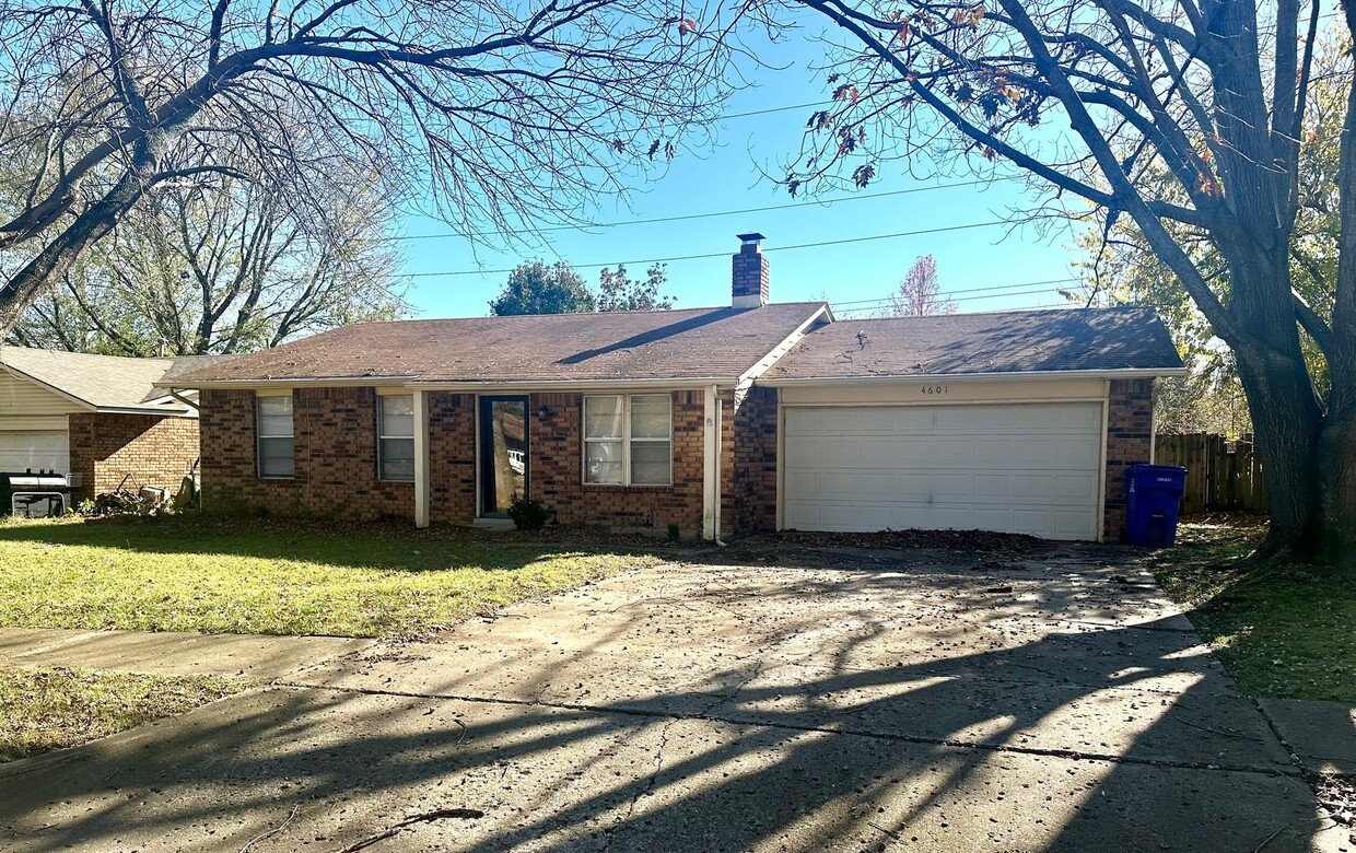 Foto principal - Spacious 3 Bedroom, 1.5 Bath Home on a Qui...