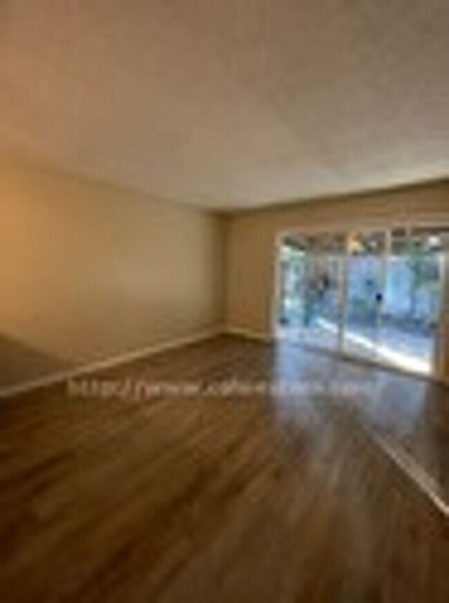Building Photo - 2094 Surrey Pl