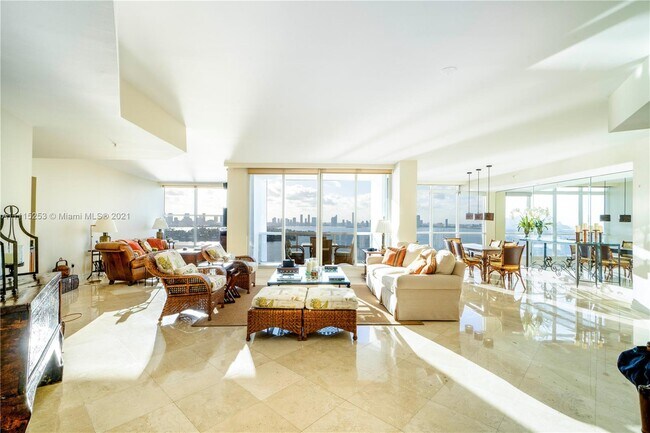 Building Photo - 1900 Sunset Harbour Dr