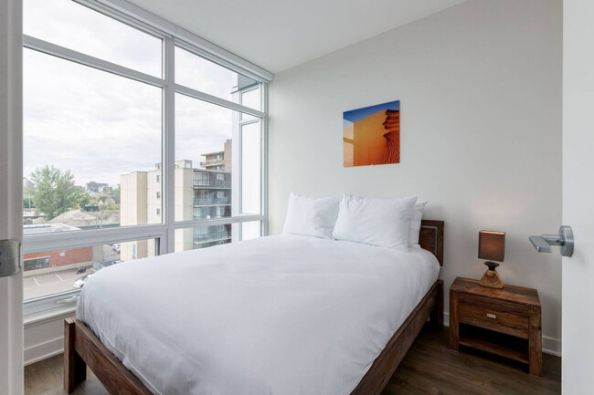 Building Photo - 202-214 14 Ave SW