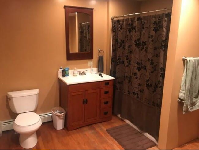 Large bathroom - 2301 Hanover Rd