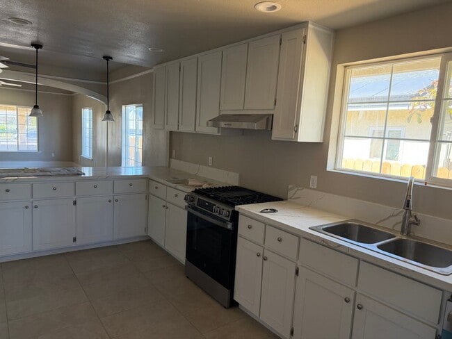 Foto del edificio - 418 N Elmwood Ave