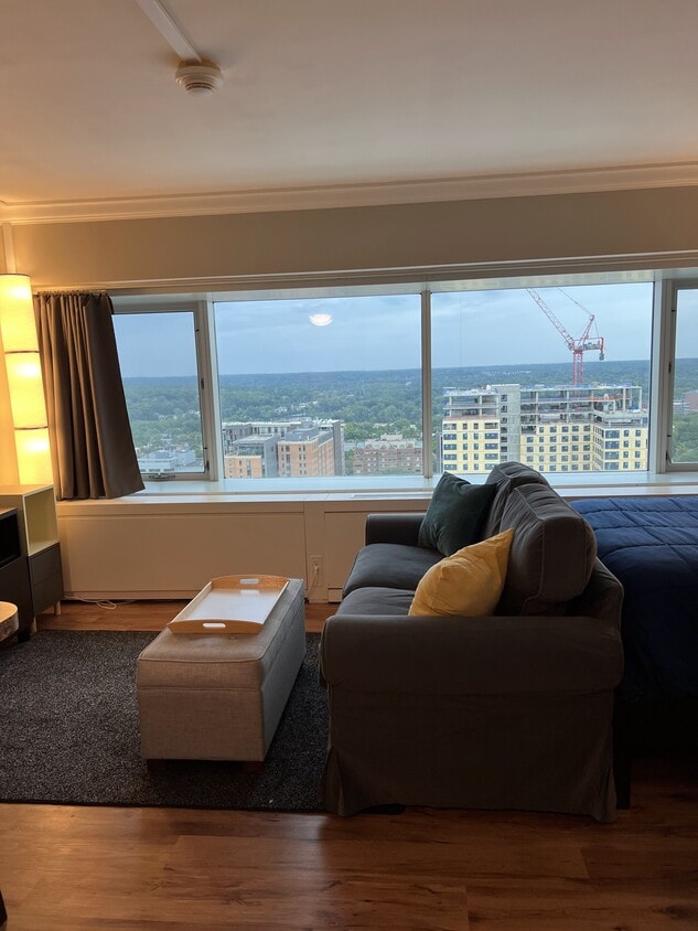 Foto principal - 555 E William St