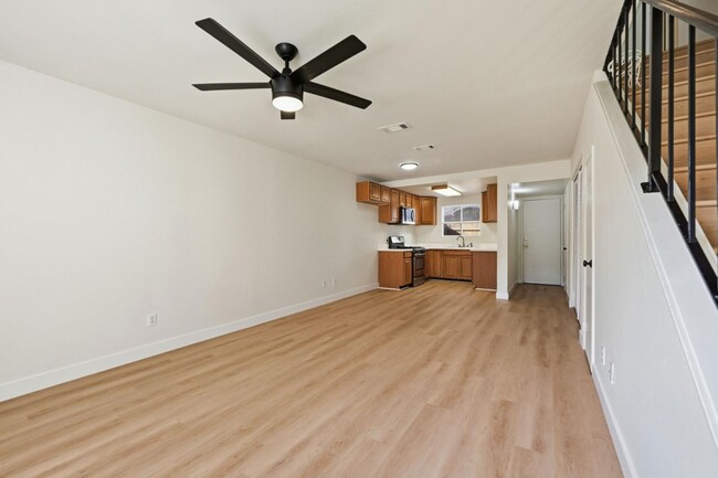 Foto del edificio - 5130 N River Rd