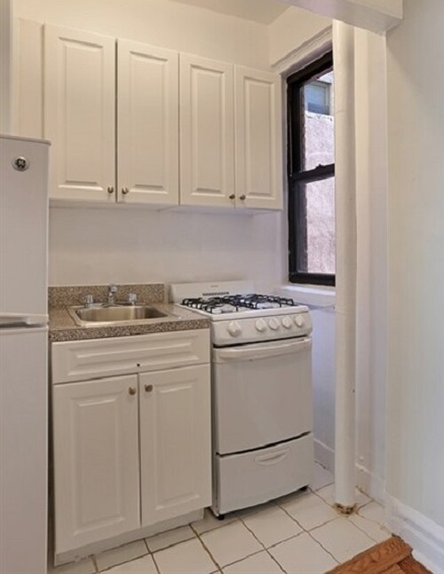 Foto del edificio - 215 W 23rd St