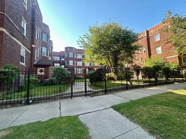 Foto del edificio - 6634 S Greenwood Ave