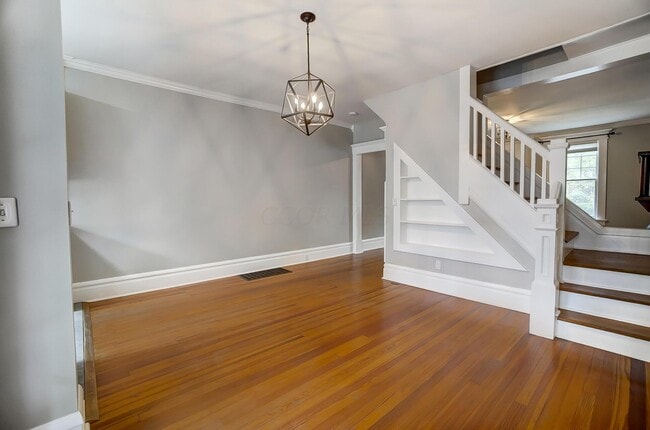 Building Photo - 19 E Deshler Ave