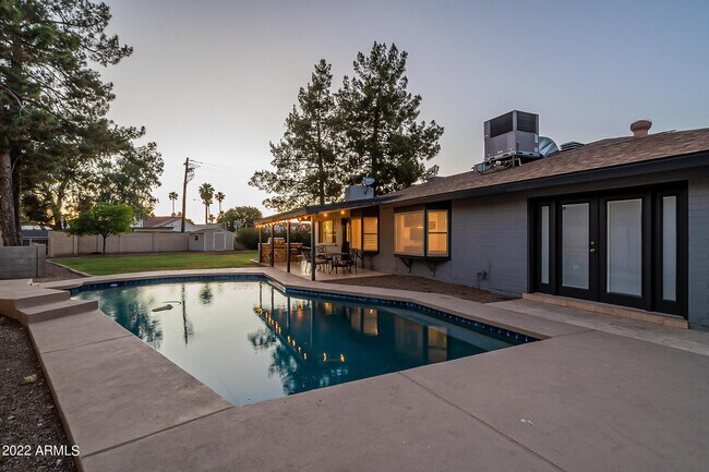 Foto del edificio - 4026 S Holbrook Ln