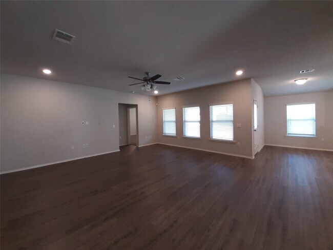 Foto del edificio - 221 Stalwart Hl Trl