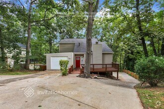 Building Photo - 6584 Oakwood Dr