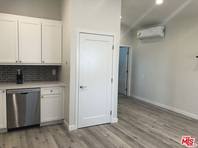 Foto del edificio - 6140 W 74th St