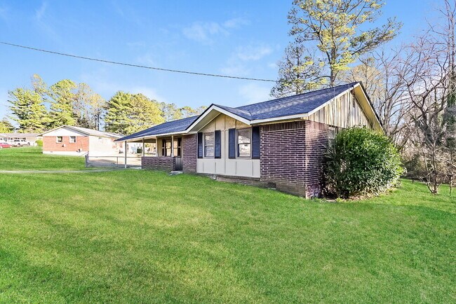 Building Photo - 263 Roxbury Dr