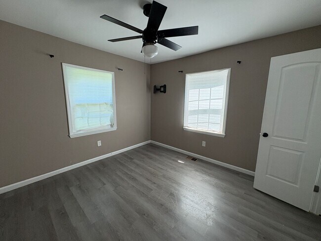 Foto del edificio - Cozy Living Spaces & Small-Town Energy!