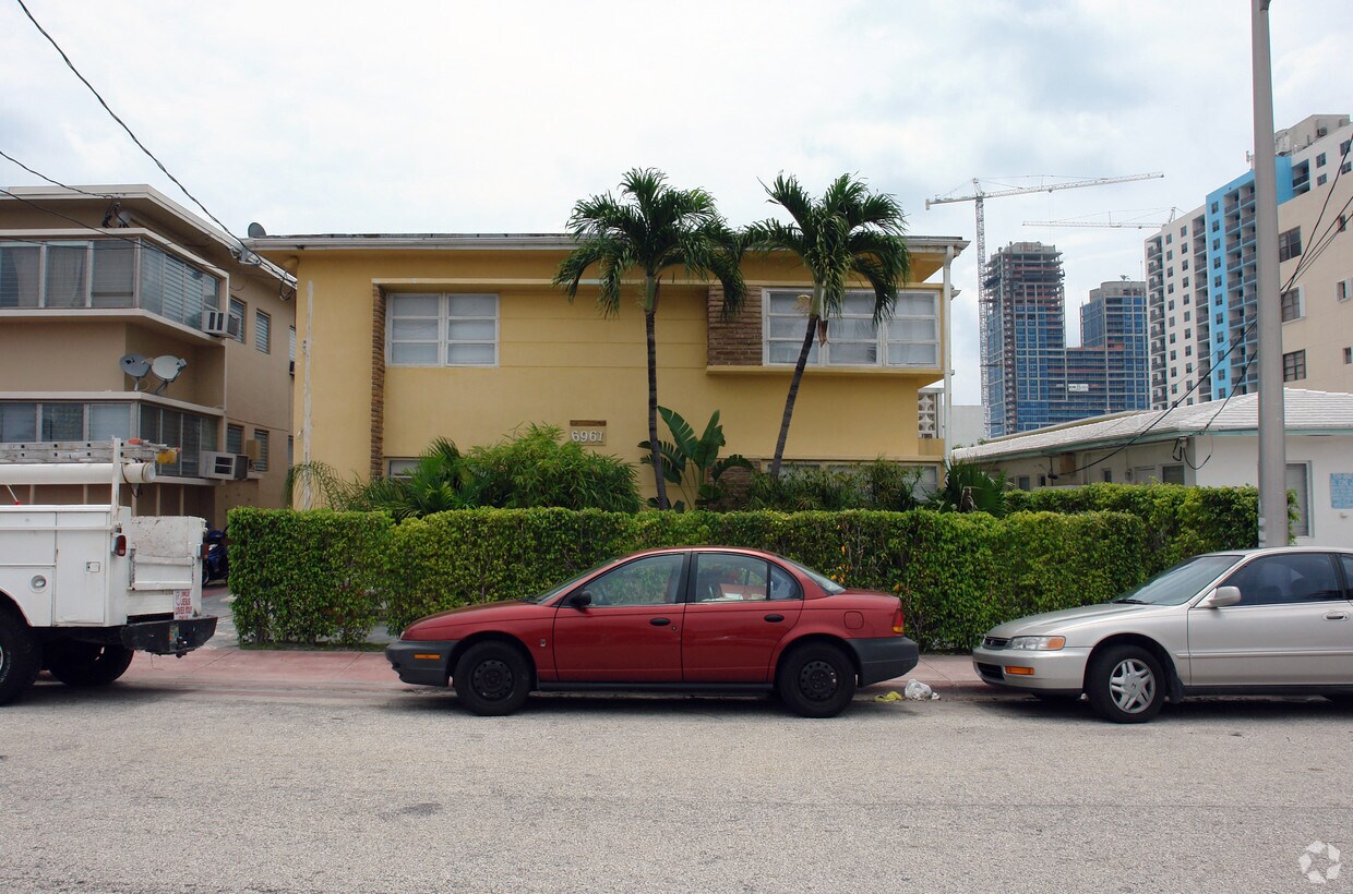 Foto del edificio - 6961 Carlyle Ave