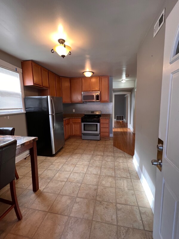 1541 S 60th Ct Unit 2, Cicero, IL 60804 Room for Rent in Cicero, IL