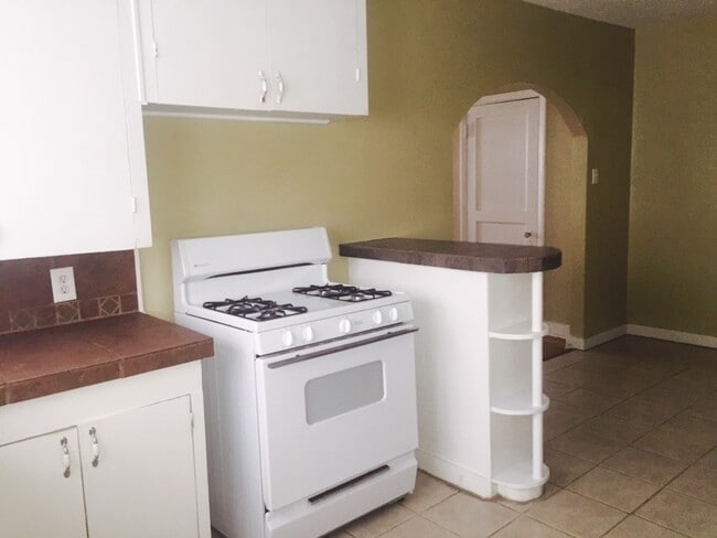 Building Photo - 615 Monroe St