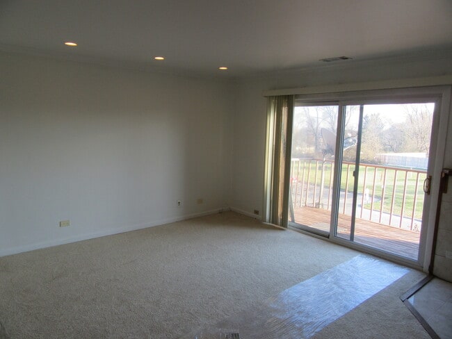 Building Photo - 733 Limerick Ln