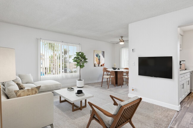 Upgraded Apartment - Naples Court