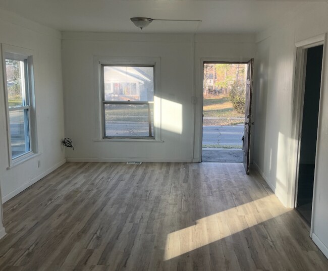 Foto del edificio - 129 E South St