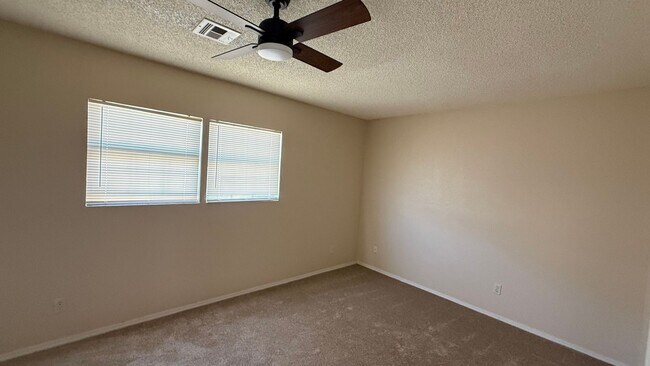 Foto del edificio - 2 BEDROOMS 1.5 BATHROOMS  TOWNHOUSE AVAILABLE FOR RENT !!!