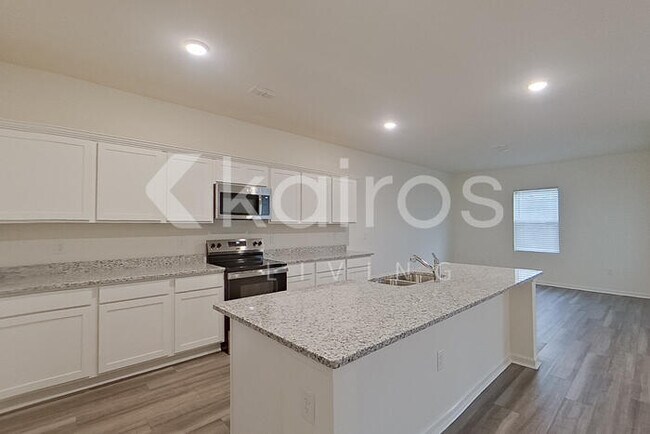 Foto del edificio - 653 Castillo Dr