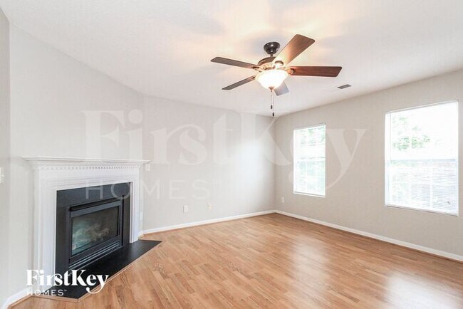 Foto del edificio - 355 Creekview Dr