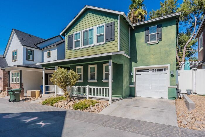 Primary Photo - Amazing 3 bed 2.5 bath near Phoenix Mounta...
