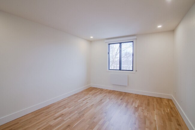 Building Photo - 1550 Avenue Filion