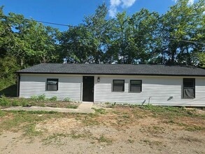 Building Photo - 2383 Country Club Rd
