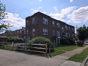 Building Photo - 949 E Godfrey Ave