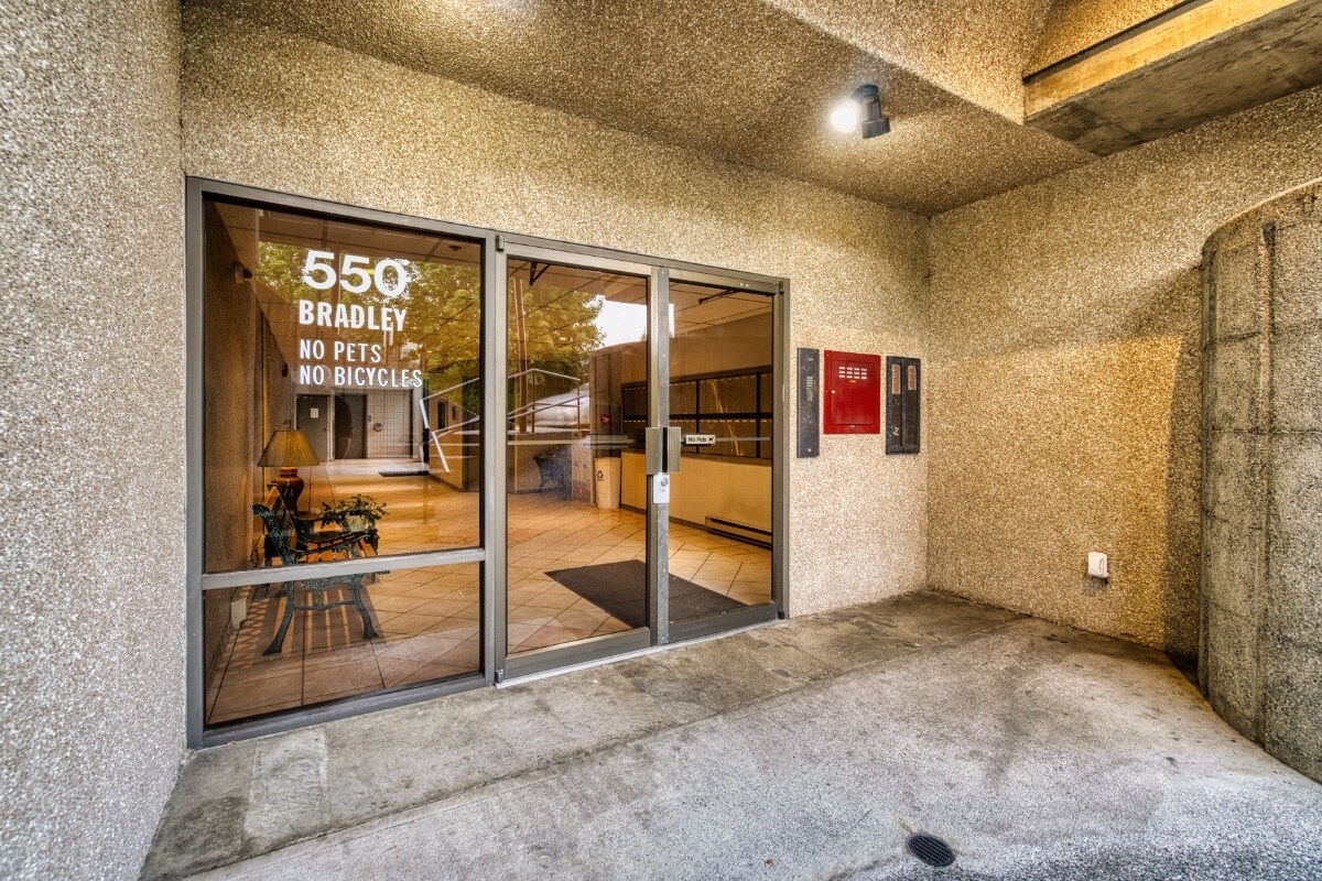 Photo du bâtiment - 550 Bradley St