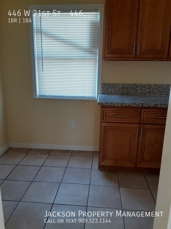 Building Photo - 446 W 21st St