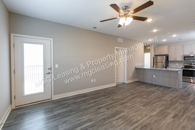 Foto del edificio - 1 Bedroom Luxury Apartment in the Northland of KCMO