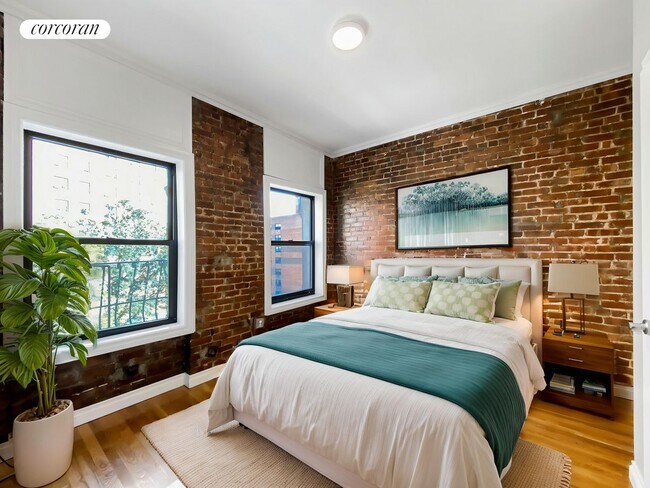 Foto del edificio - 2647 Frederick Douglass Blvd