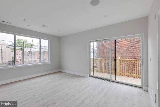 Foto del edificio - 1601 S 22nd St