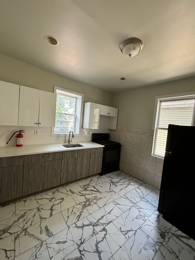 15 Davis Ave 2 - 17 Davis Ave
