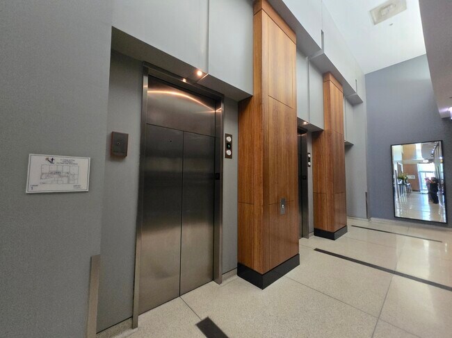Foto del edificio - 100 E 14th St