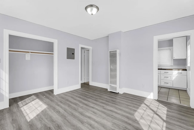 Building Photo - 840 55th St